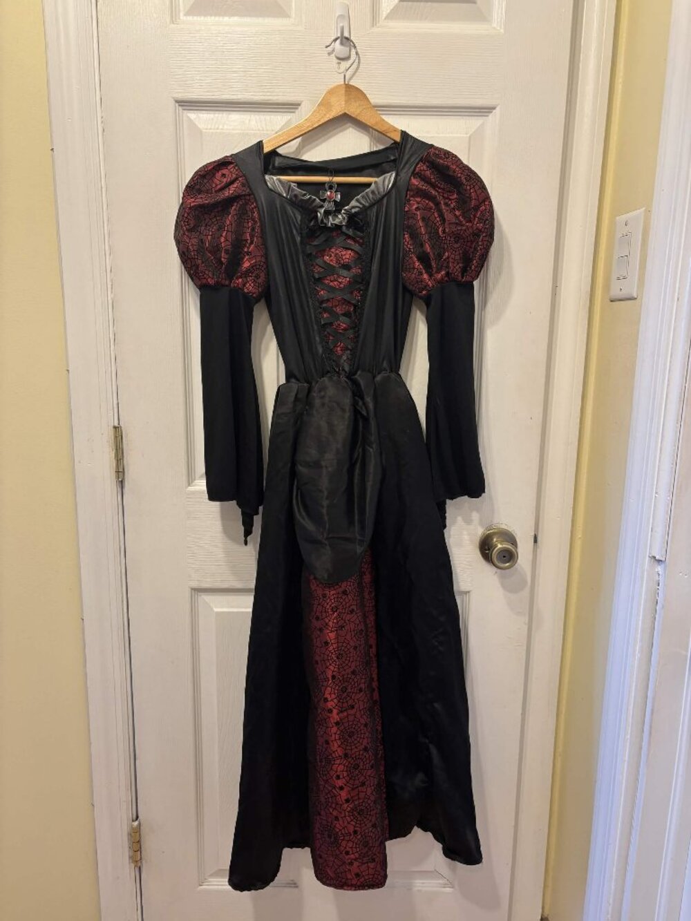 Gothic Vampire Queen Kids Costume Dress - Kids /Girls Small/Medium (Sizes 4-7)